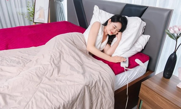 Bật đệm điện qua đêm có sao không